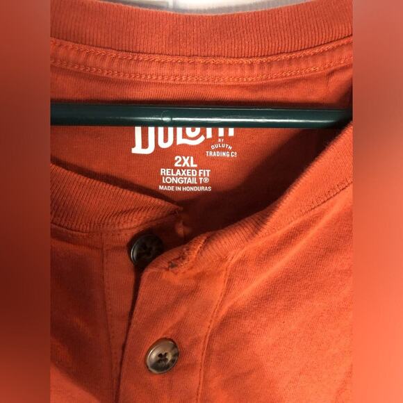 Duluth Trading Company Men’s 3 Button Henley Relaxed Fit Longtail Tee (2XL) - Picture 2 of 4
